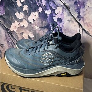 Topo Athletic Women's Vibrant Blue Sneakers